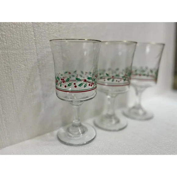 Set of 3 Vintage Holly Berry Wine Glasses Gold Rimmed Christmas Holiday - Picture 3 of 3